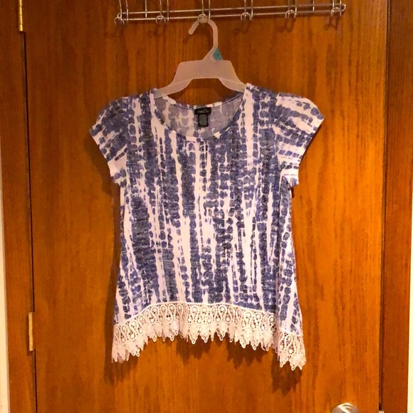 Beautiful Blue and White Print Shirt - Picture 1 of 1